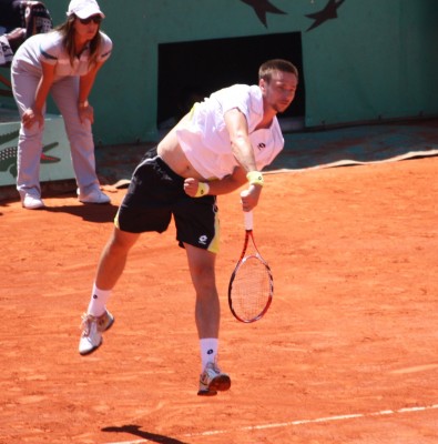 Robin Soderling au service, Roland-Garros 2009 (photo Guillaume)