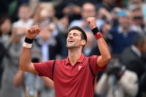 l-explosion-de-joie-de-novak-djokovic-vainqueur-de-roland-garros-devant-andy-murray-le-5-juin-2016_5610039